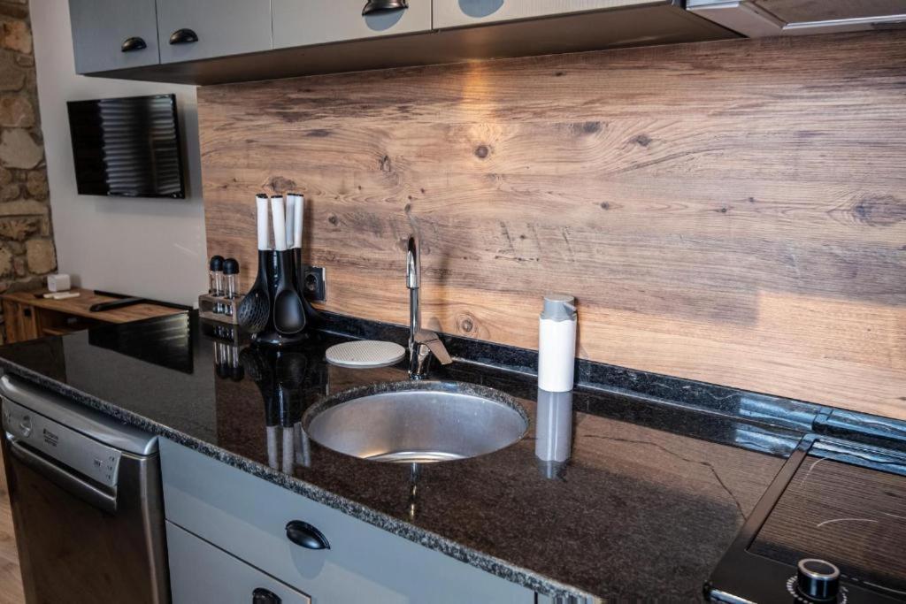 Sera Homes Kaleici Oldtown Апартаменти